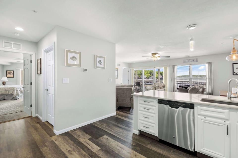Condo, Multiple Beds, Balcony (Seascape Cove) | Interior