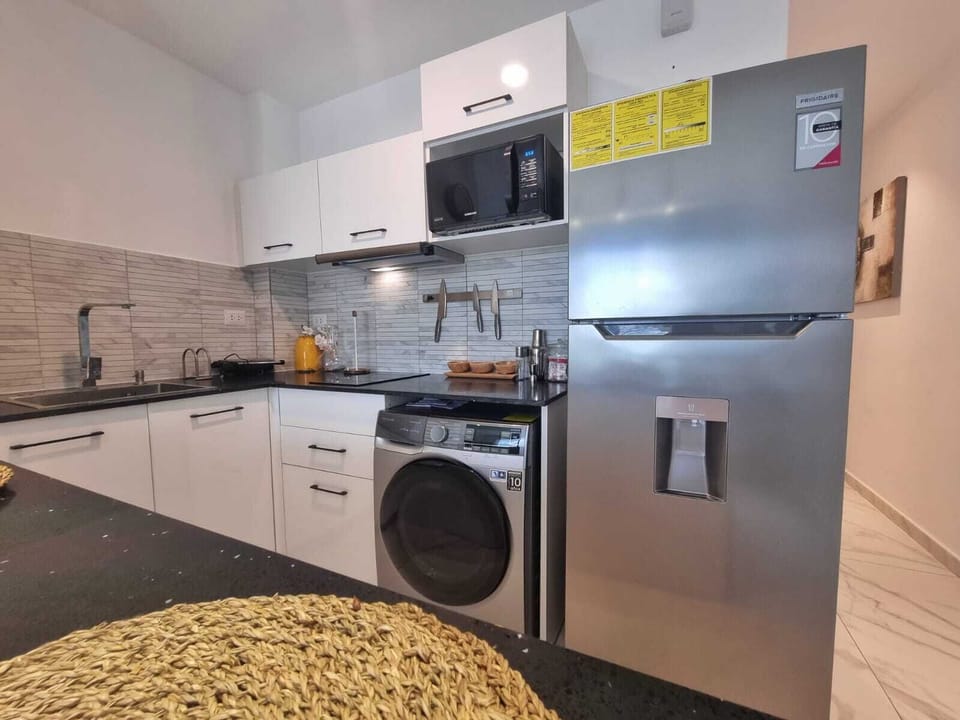 Amoré Skyline Luxe Condo with/Rooftop (2297)