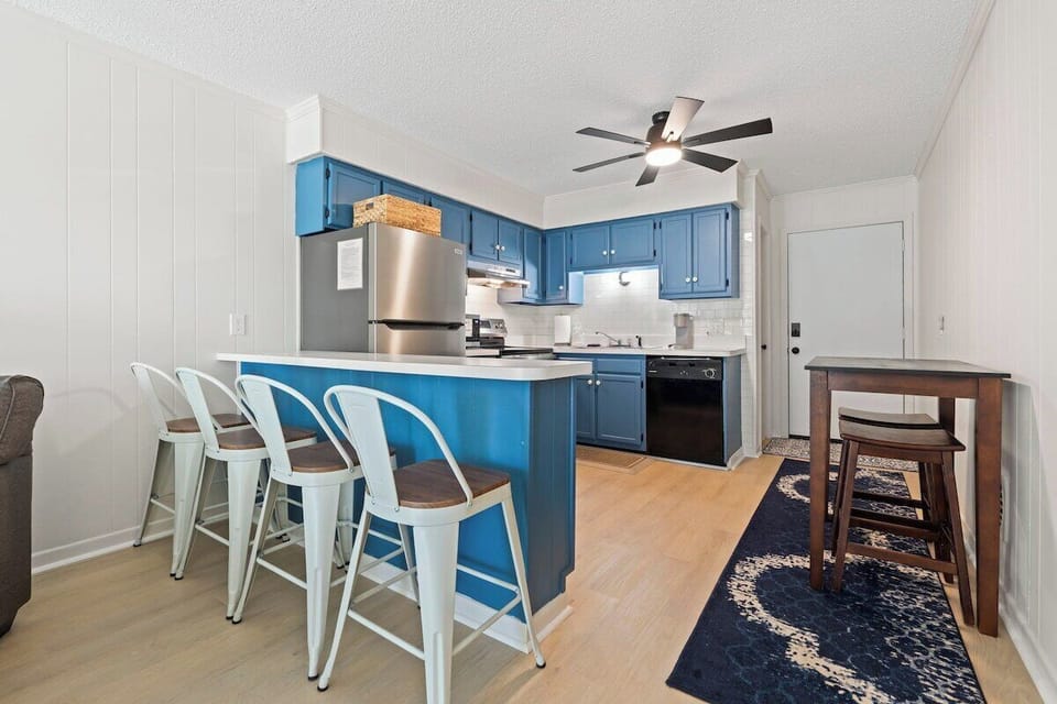 Enjoy a full, modern kitchen with all the essentials you'll need to enjoy your stay!