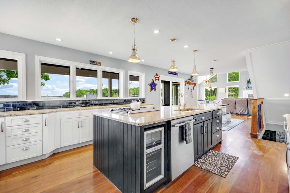 House, Multiple Beds, Hot Tub (The Tiki House) | Private kitchen | Fridge, microwave, oven, stovetop