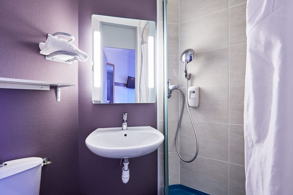 Shower, free toiletries, hair dryer, towels