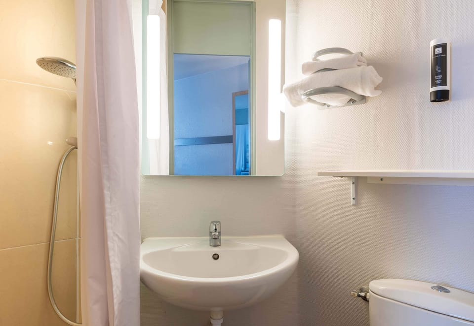 Shower, free toiletries, hair dryer, towels