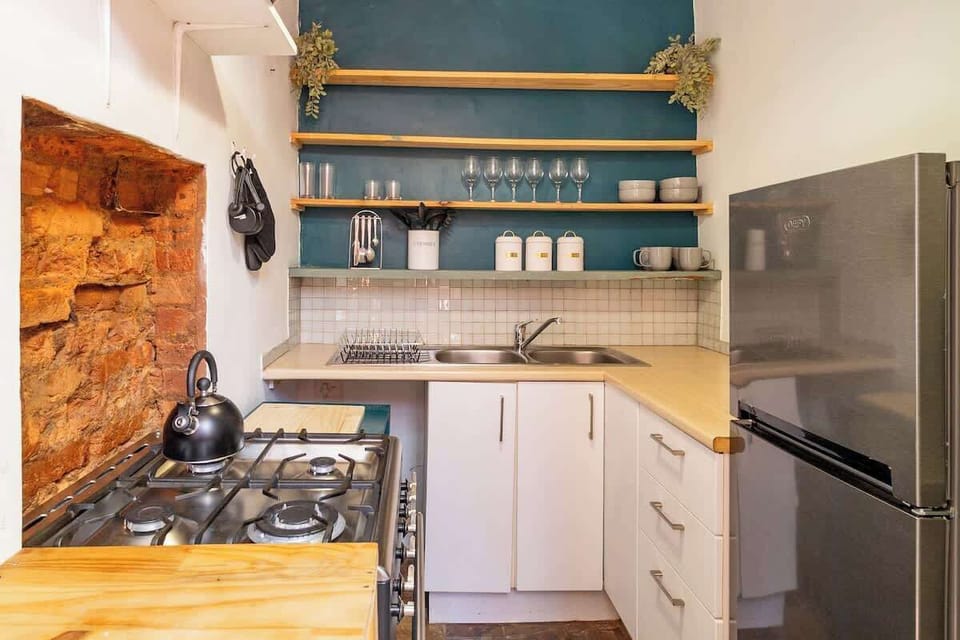 House, Multiple Beds, Patio, Garden View (Buitengracht House ) | Private kitchen | Fridge, oven, stovetop, coffee/tea maker
