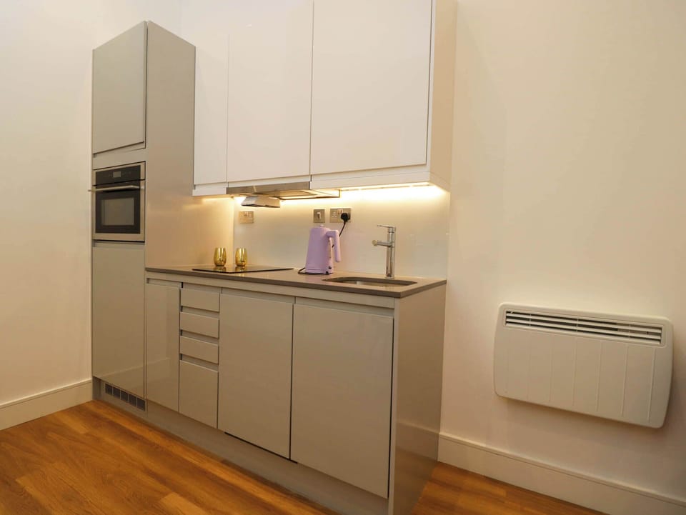 Dishwasher, cookware/dishes/utensils