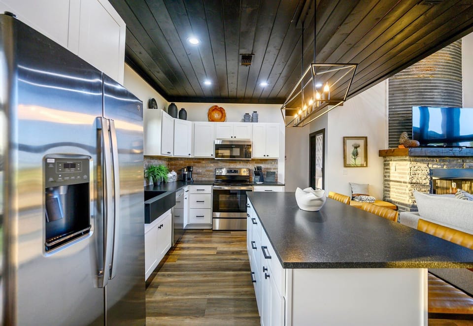 Whether you’re cooking a big meal or simply chatting with a glass of wine in hand, the kitchen’s open layout makes it easy to stay connected to everyone.