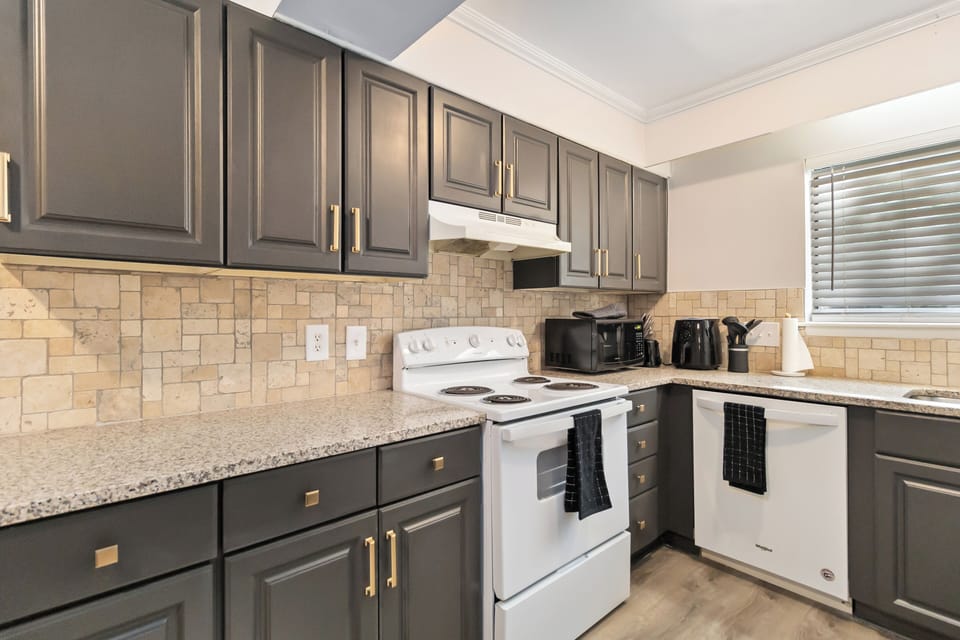 Full kitchen