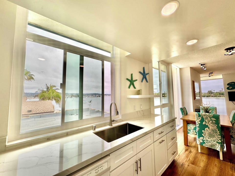NORTH Bayfront Condo Newly Renovated Kitchen with waterviews!