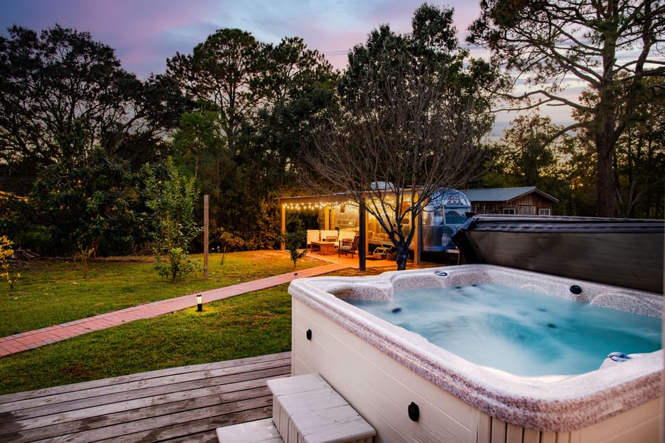 Outdoor spa tub