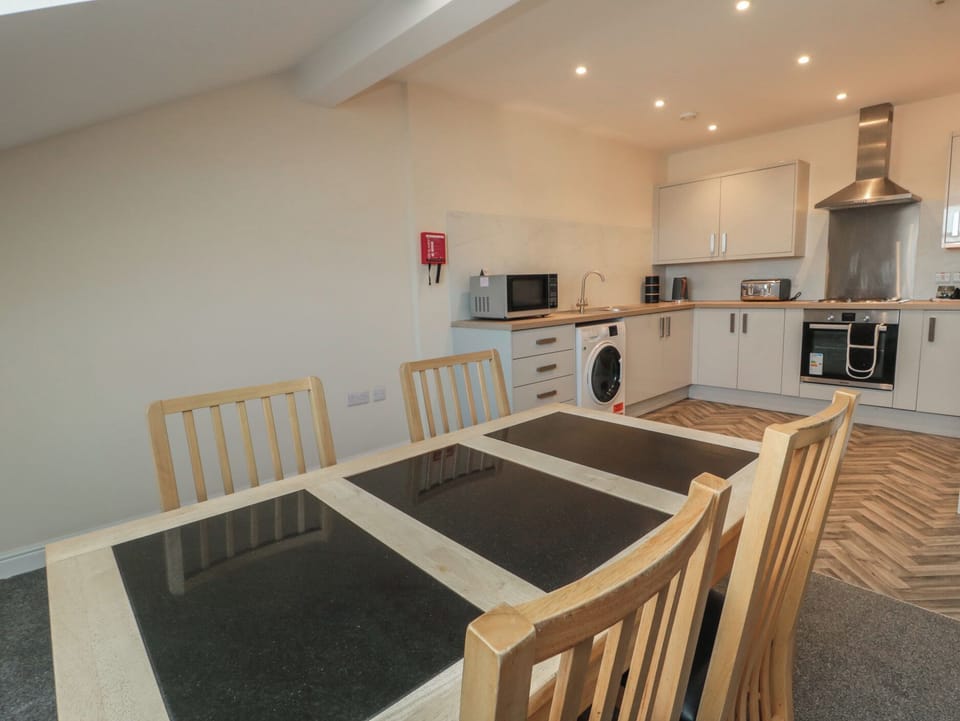 Cottage | Dining