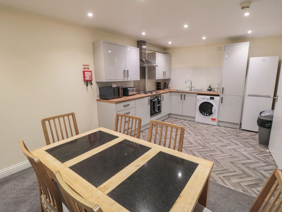 Cottage | Private kitchen | Cookware/dishes/utensils