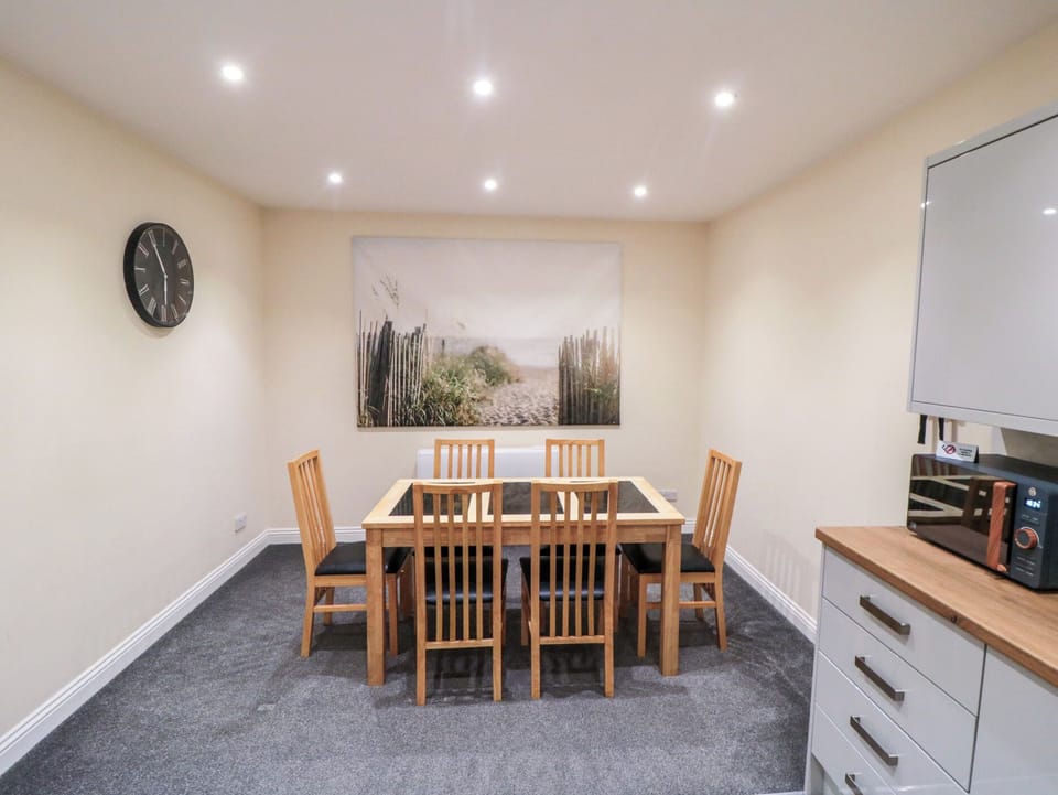Cottage | Dining