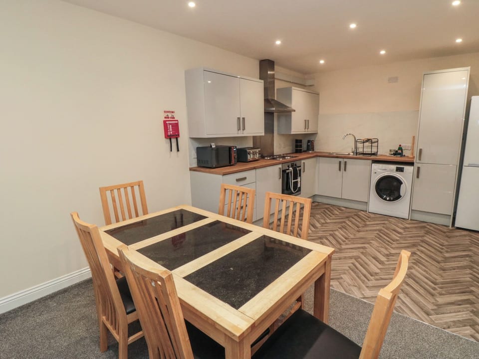 Cottage | Dining