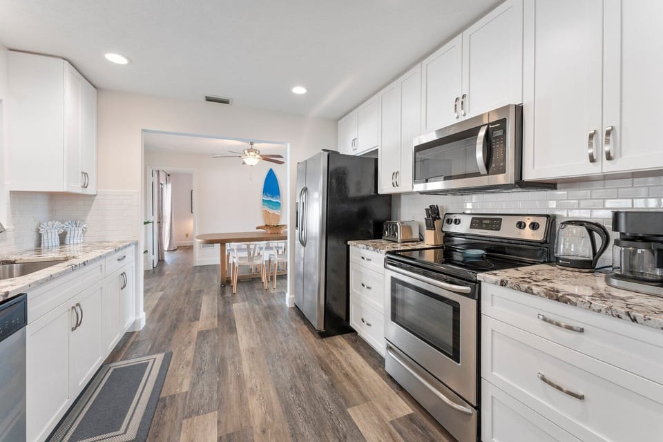 House (3 Bedrooms) | Private kitchen | Fridge, microwave, oven, stovetop