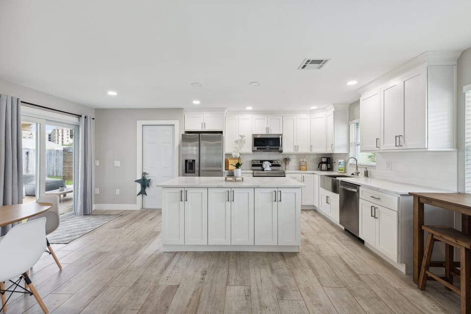 House (3 Bedrooms) | Private kitchen | Fridge, microwave, oven, stovetop