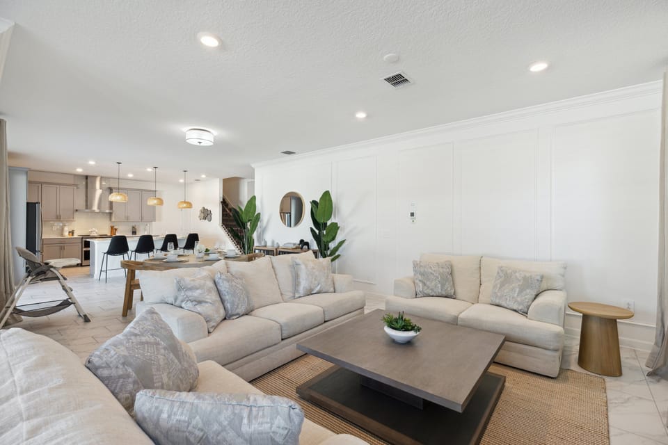 House (Multiple Bedrooms) | Living area | Table tennis