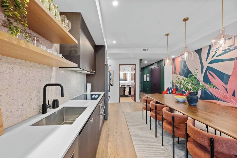 Dining room & kitchen (4)