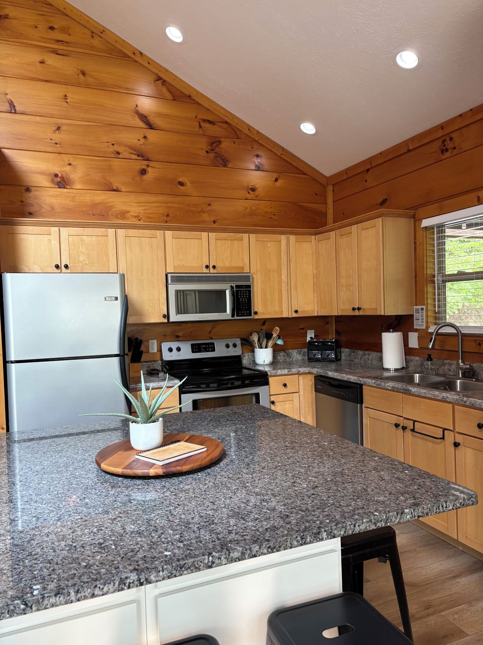 Kitchen with 5' X 5' island