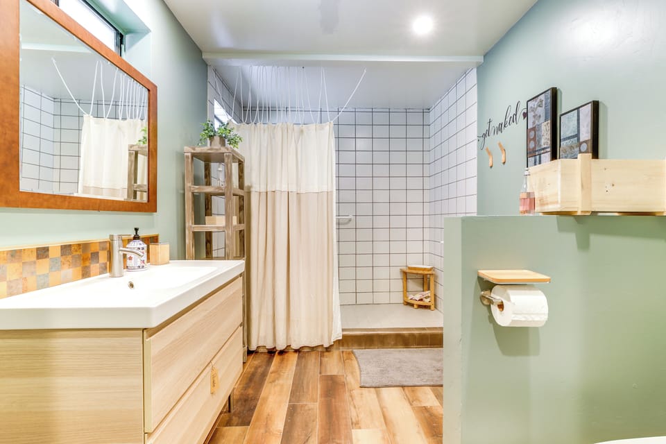 Bathroom | Towels Provided