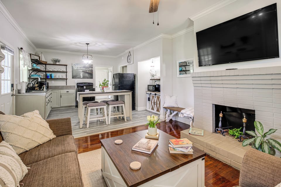 Guntersville Vacation Rental | 3BR | 2BA | 1,008 Sq Ft | 6 Steps Required