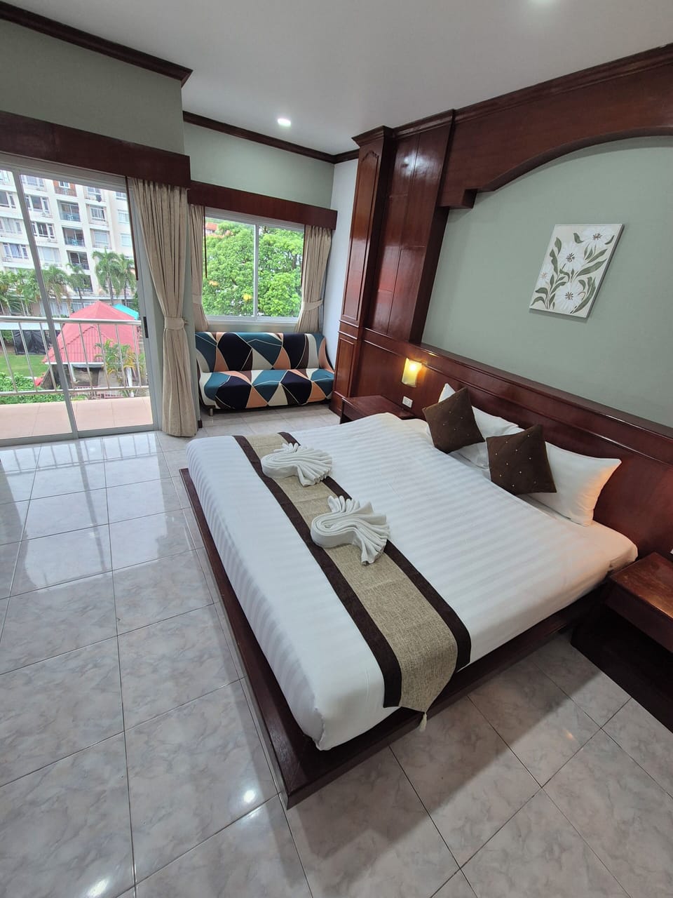 Deluxe Double Room (with balcony and with window) | In-room safe, soundproofing, iron/ironing board, free WiFi