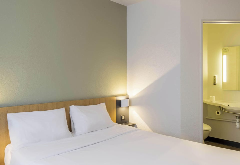 Double Room, Non Smoking | Premium bedding, desk, soundproofing, free WiFi