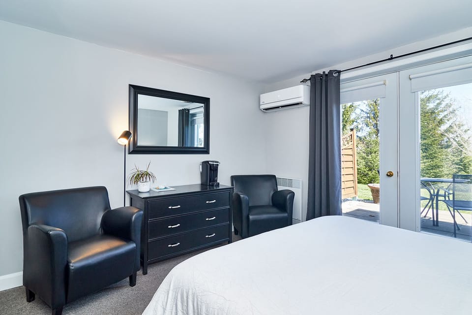 Room, 1 Queen Bed, Terrace | Free WiFi