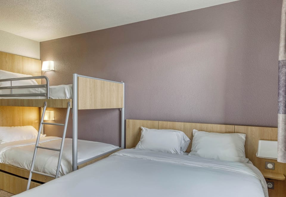 Quadruple Room, Non Smoking | Premium bedding, desk, soundproofing, free WiFi
