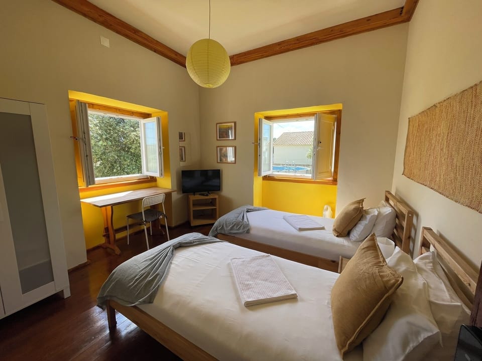 Twin Room | Desk, free WiFi, bed sheets