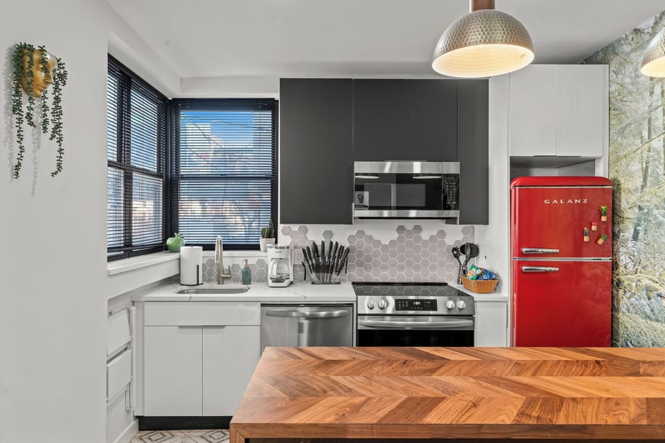 Condo, Multiple Beds, Non Smoking, Air conditioning | Private kitchen | Coffee/tea maker, electric kettle