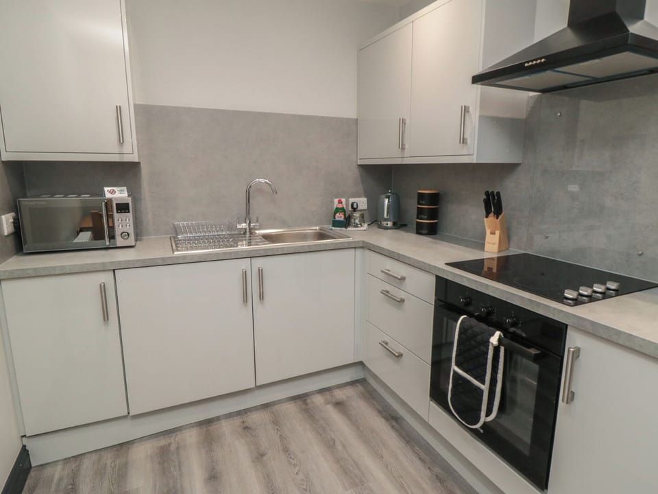 Cottage | Private kitchen | Fridge, microwave, dishwasher, toaster