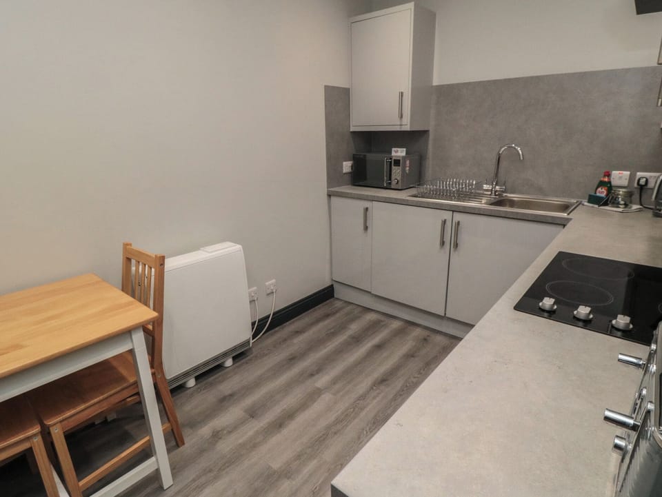 Cottage | Private kitchen | Fridge, microwave, dishwasher, toaster