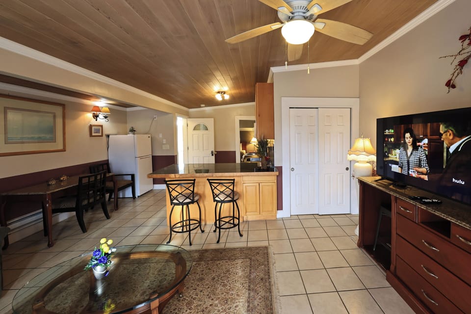 Condo, 2 Queen Beds, Beachside | Living area | TV, DVD player, table tennis