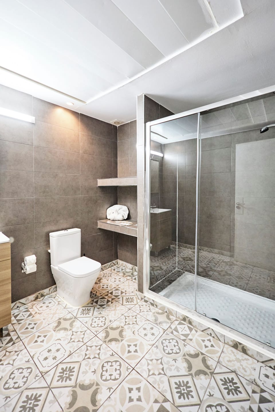 Classic Double Room | Bathroom | Hair dryer (on request), towels, soap, toilet paper