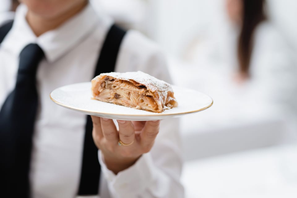 3 restaurants; breakfast, lunch, and dinner served