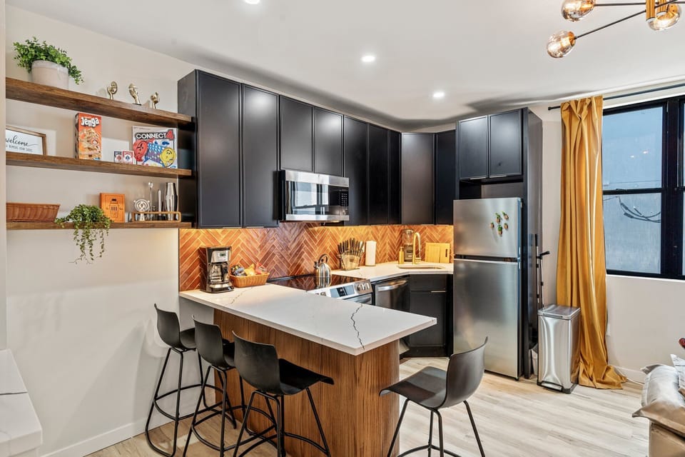 Condo, 1 King Bed with Sofa bed, Non Smoking, Air conditioning | Private kitchen | Coffee/tea maker, electric kettle, highchair, dining table