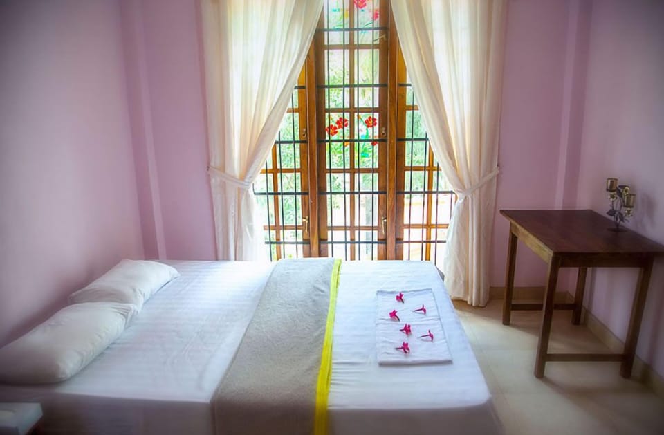 2 bedrooms, desk, iron/ironing board, rollaway beds