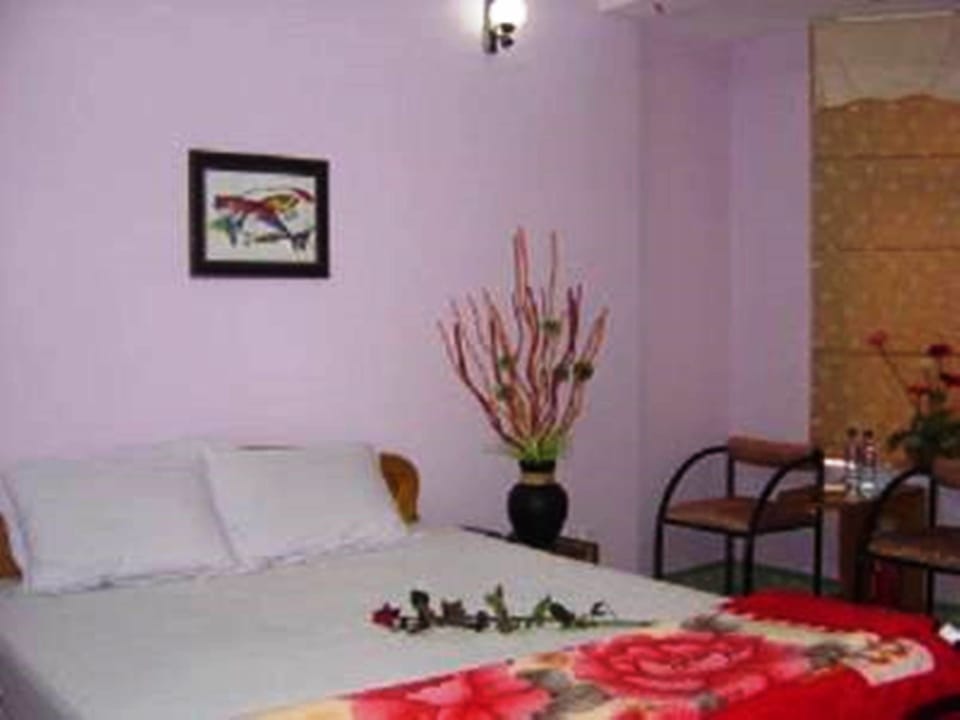 Double Room | Minibar, rollaway beds (surcharge), WiFi (free)