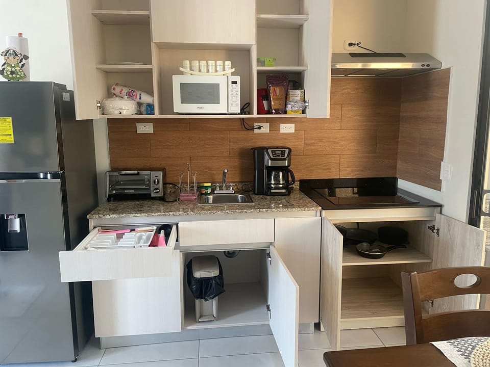 Full kitchen