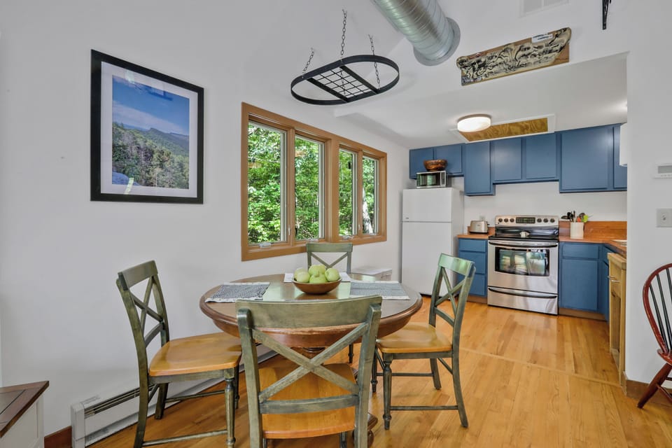 Dining area, 6 chairs available