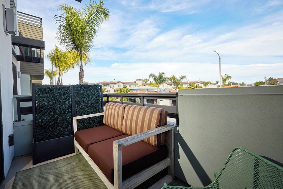 2nd Floor Patio on State St