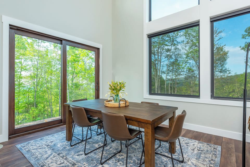 Dining area with seating for 6