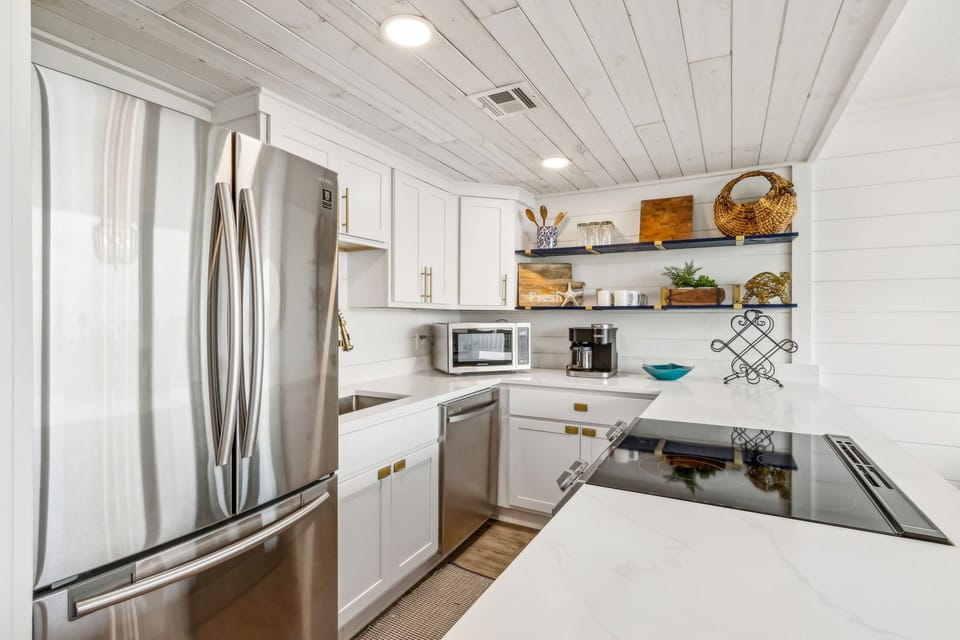 Fully Equipped Kitchen with a Drip Coffee Maker