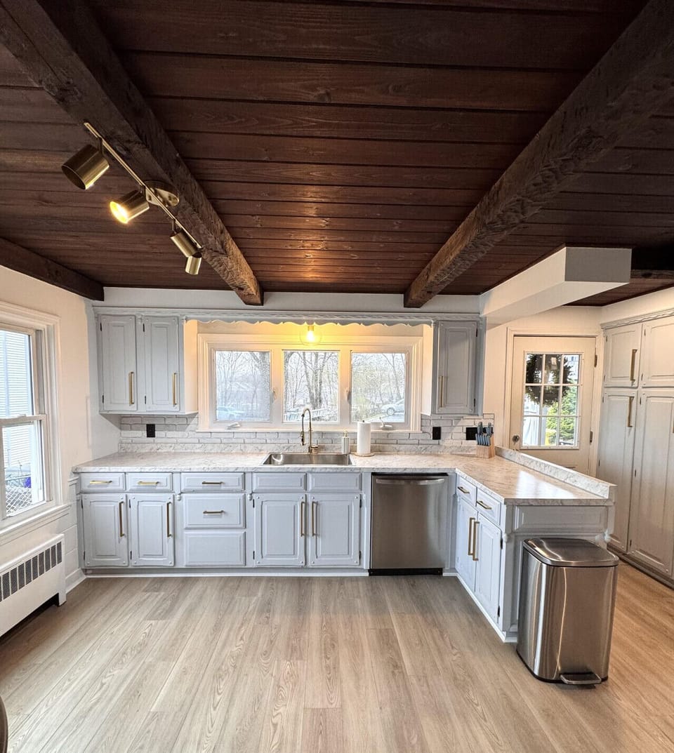 Full kitchen, ready for your stay!