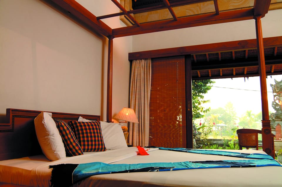 Superior Room, Garden View | Minibar, in-room safe, desk