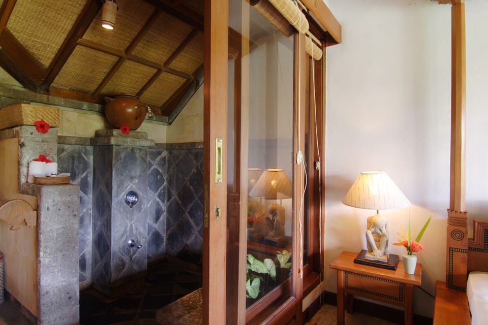 Superior Room, Garden View | Minibar, in-room safe, desk