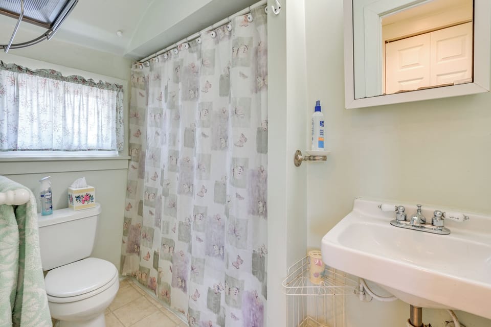 En-Suite Bathroom | 2nd Floor