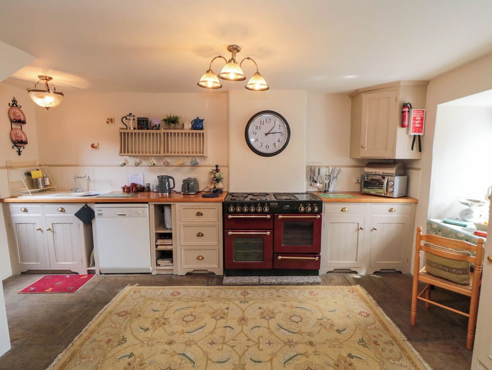 Dishwasher, cookware/dishes/utensils