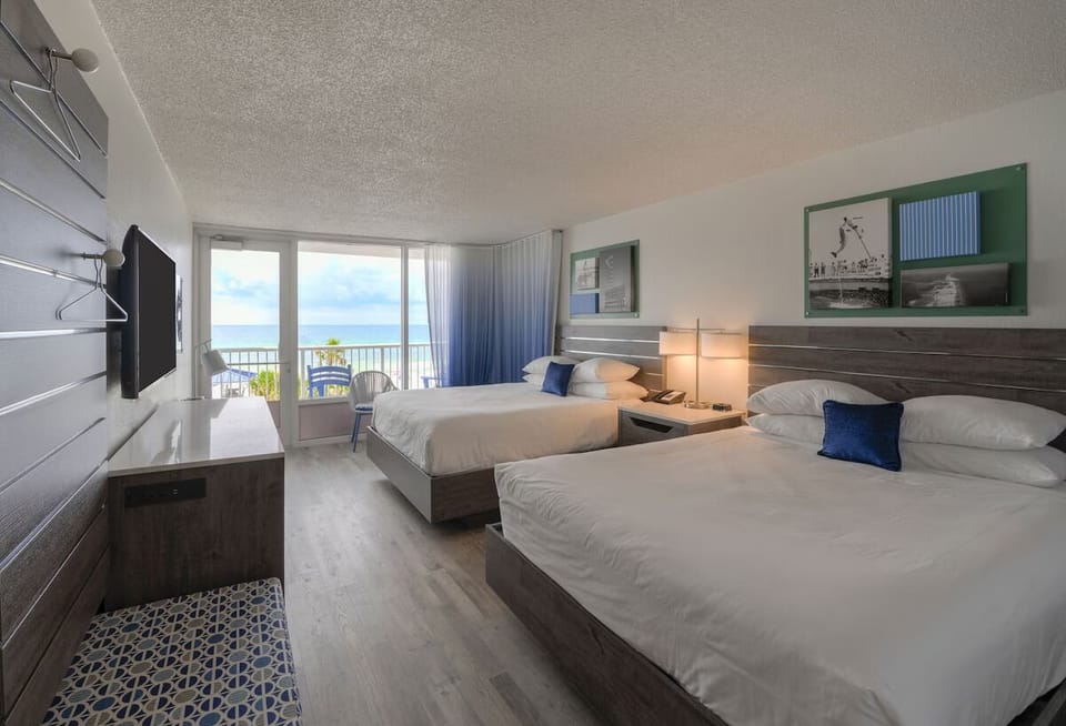 Wake up to breezy mornings and calming coastal light.