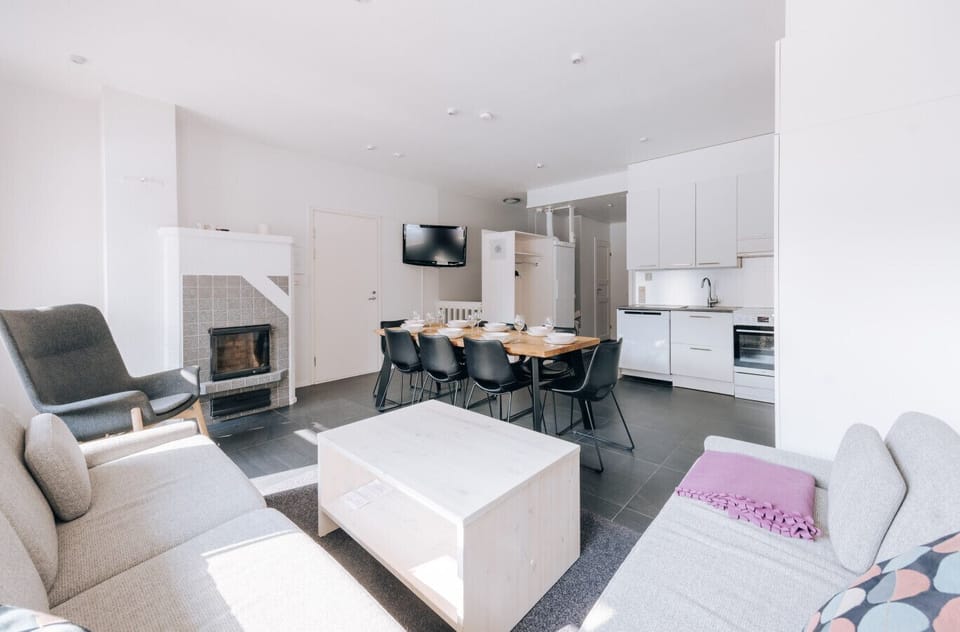 The apartment`s furnishings have been recently updated. The dining area can easily accommodate the whole family for breakfast or dinner.