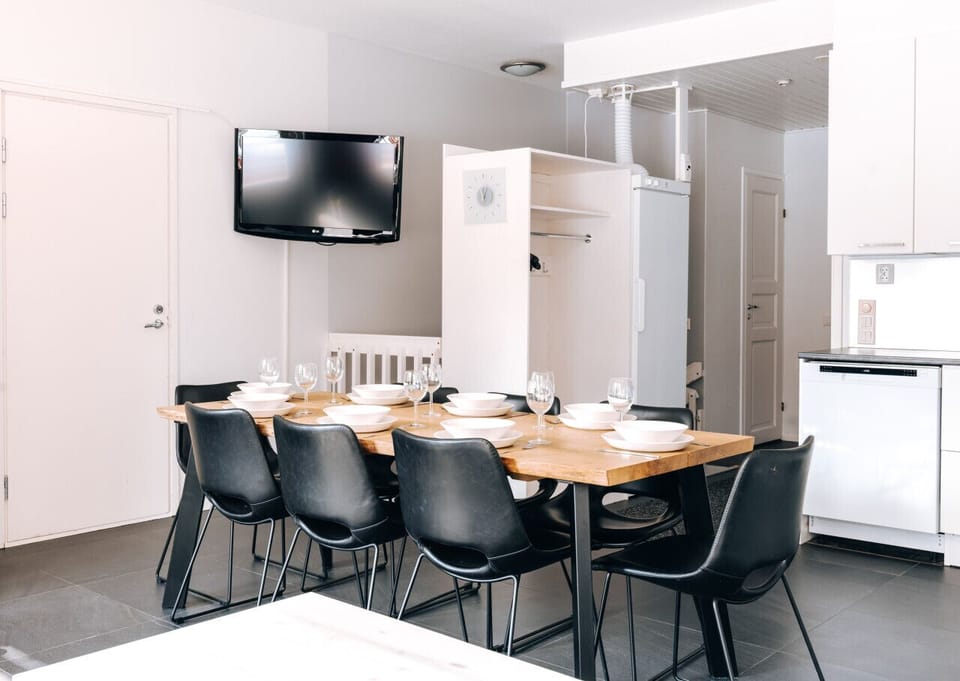 This two-story semi-detached house is bright and spacious. Upstairs you will find a living room with an open kitchen and access to the apartment`s balcony.